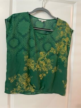 CAbi Green Sleeveless Floral-Print Shell with Gold Accents
